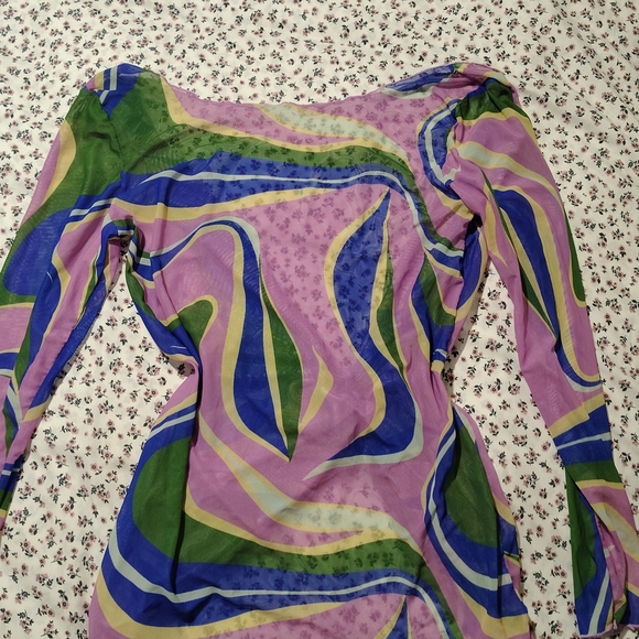 Colorful Swirl Patterned Top - Picture 4 of 8
